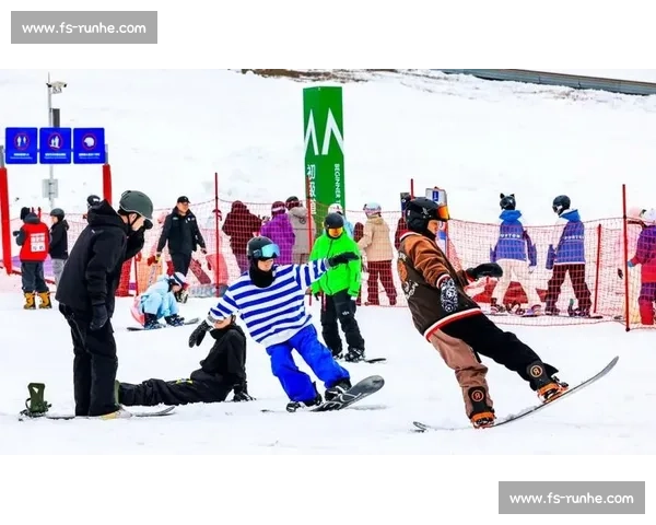 雪上飞人！冰球健将上演惊天逆转，全场沸腾